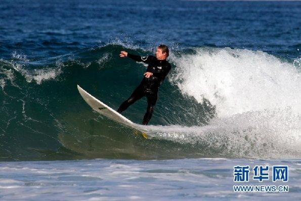 2女生逃离死亡之吻，安全演练，生命之盾，务必重视
